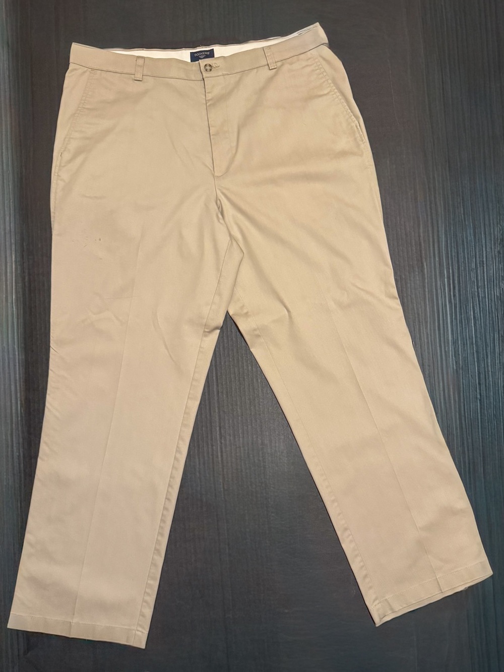 Dockers Men's Relaxed Fit Khaki Pants 40x32 Flat Front Tan Stretch Waist
